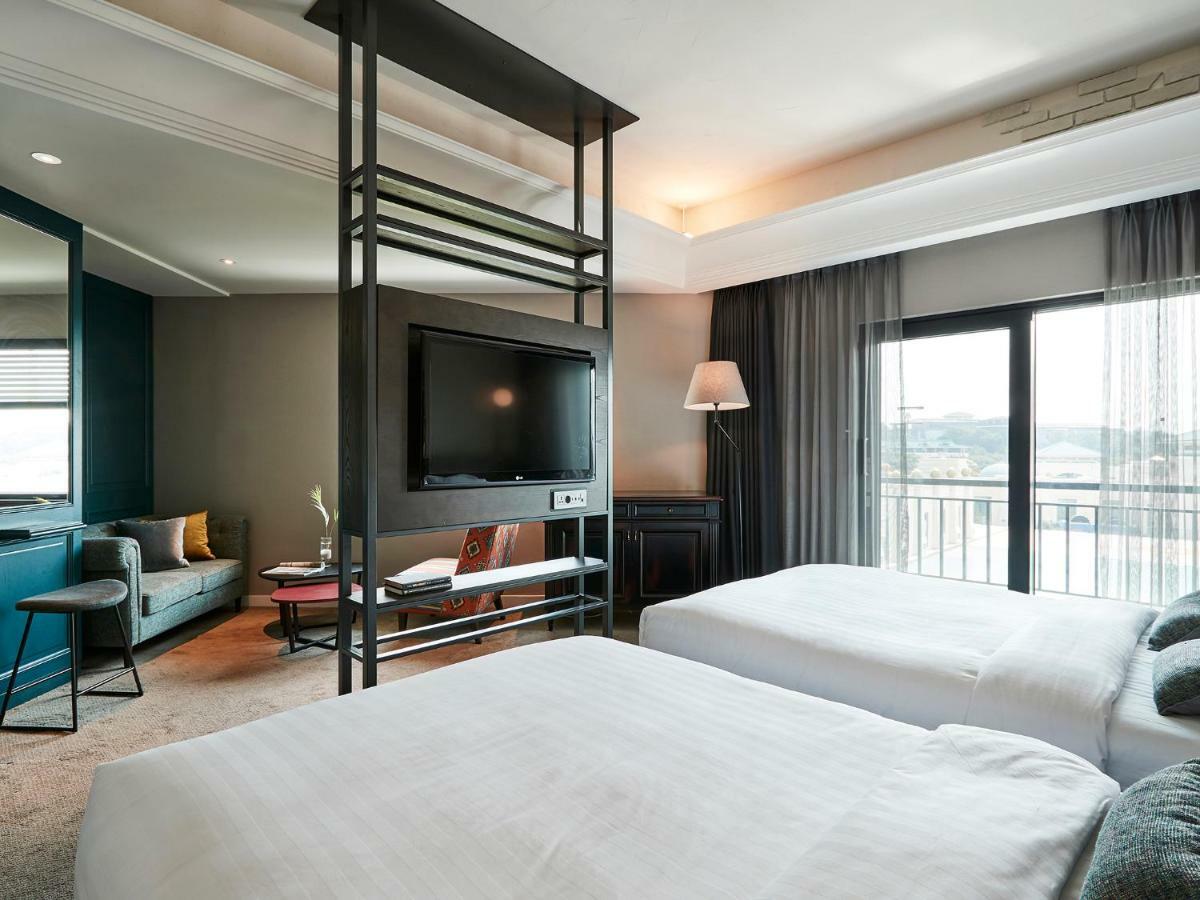 The Suites Hotel Jeju Согвіпо Екстер'єр фото